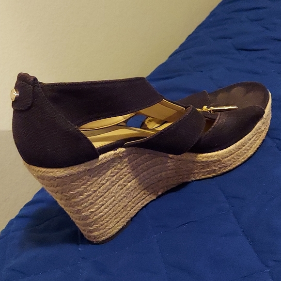 Michael Kors Well Worn - Picture 3 of 3